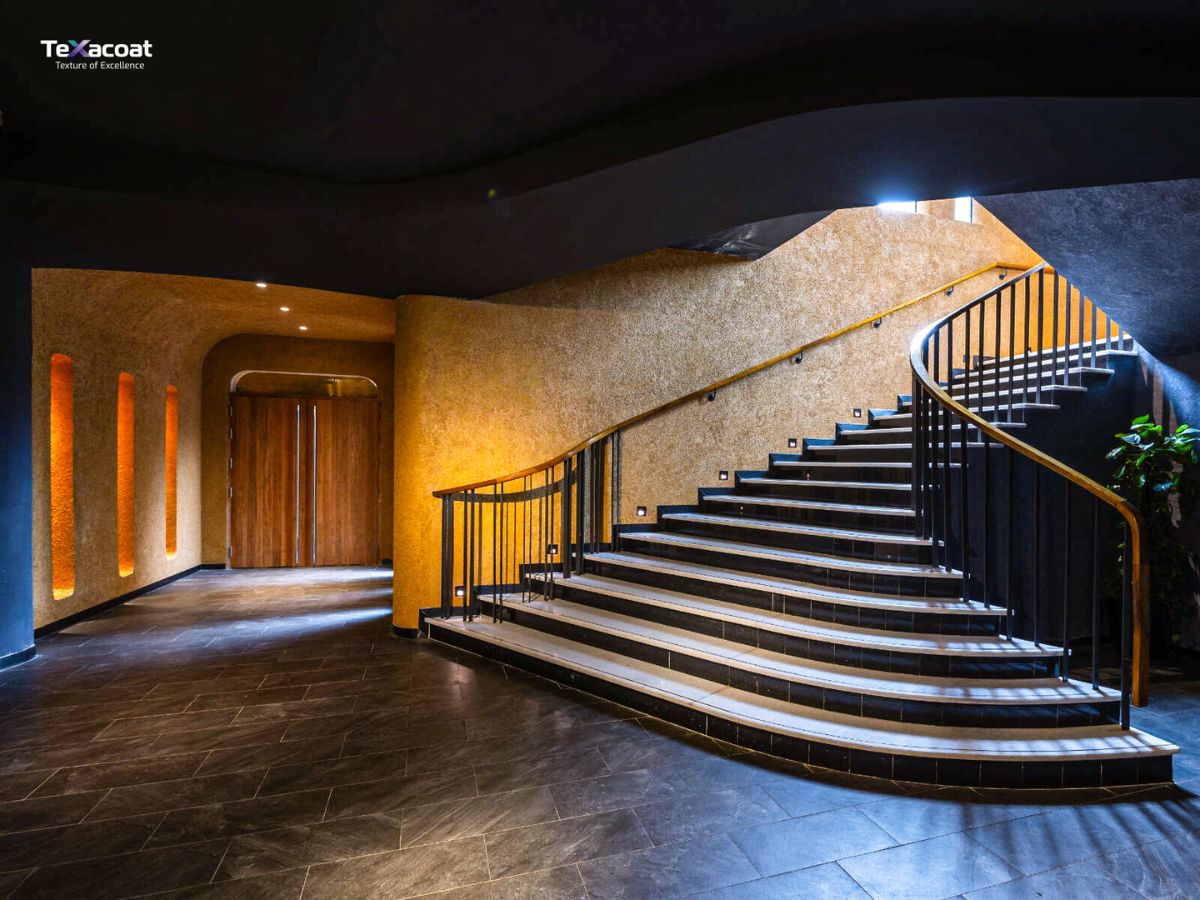 Sơn hiệu ứng cho cầu thang giúp kiến trúc ngôi nhà ấn tượng và có gu hơn