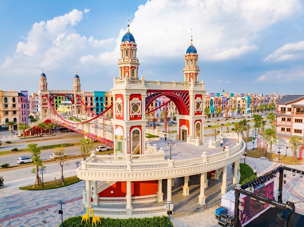 Cầu Đông Tây là một trong những hạng mục tại Vinhhomes Ocean Park 3 sử dụng sơn đá TexaCoat