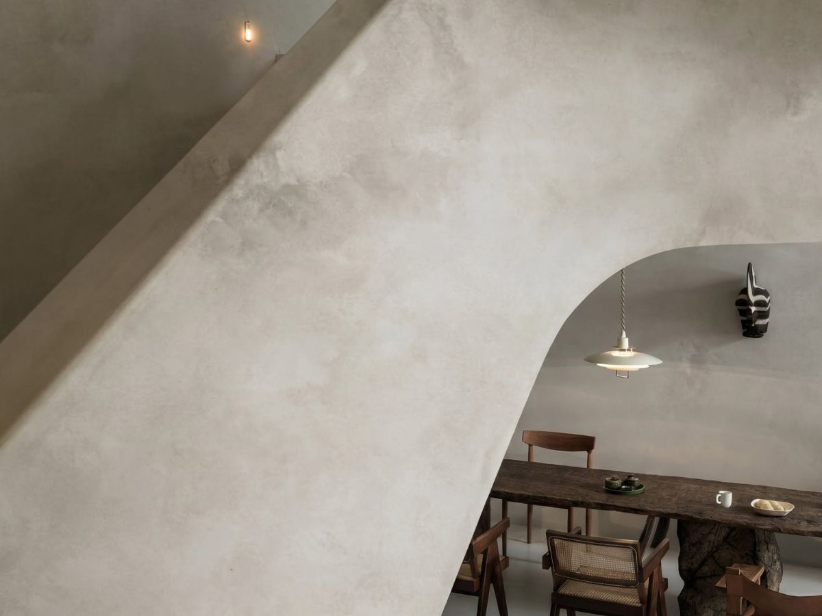 So sánh sơn hiệu ứng bê tông và Microcement: Nên chọn vật liệu nào cho công trình hiện đại?