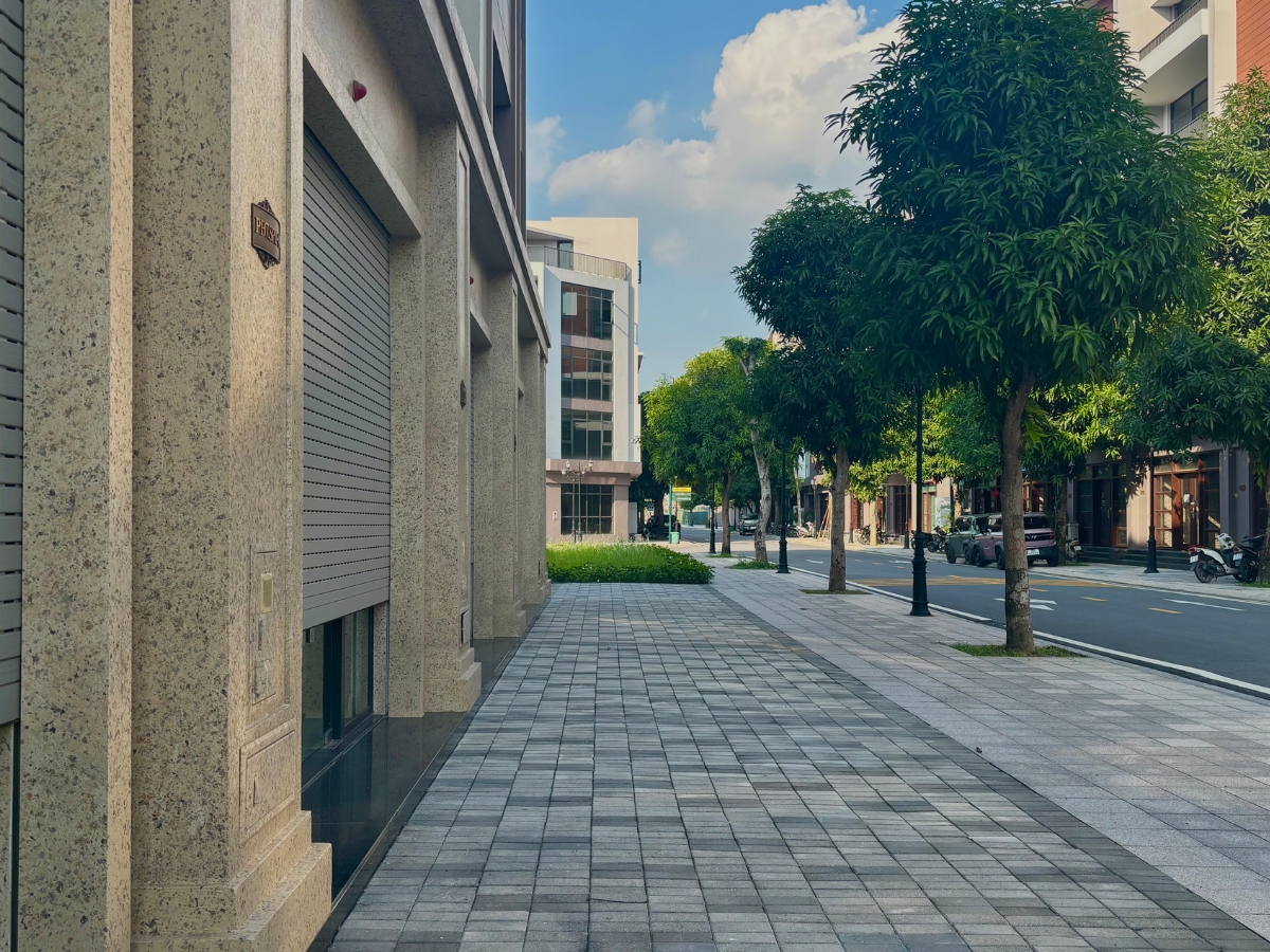 Sơn đá đặc biệt được ứng dụng trong nhiều sản phẩm bất động sản như shophouse, biệt thự, liền kề